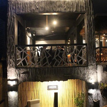 The Cavern Pod Hotel & Specialty Cafe Эль-Нидо Экстерьер фото