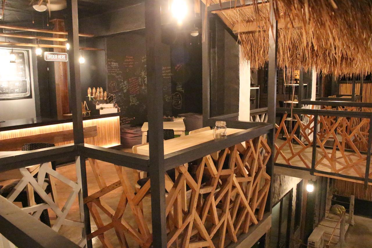 The Cavern Pod Hotel & Specialty Cafe Эль-Нидо Экстерьер фото